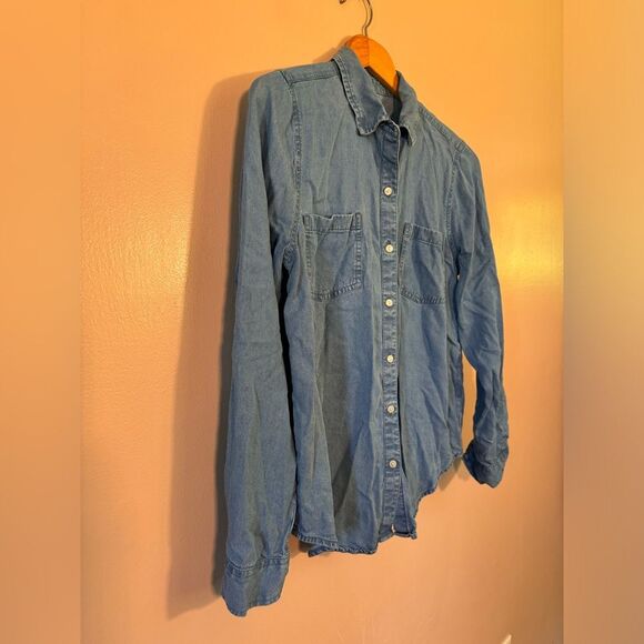 SALE! Blue Lucky Brand Chambray Button Down Size M EUC - Picture 3 of 7